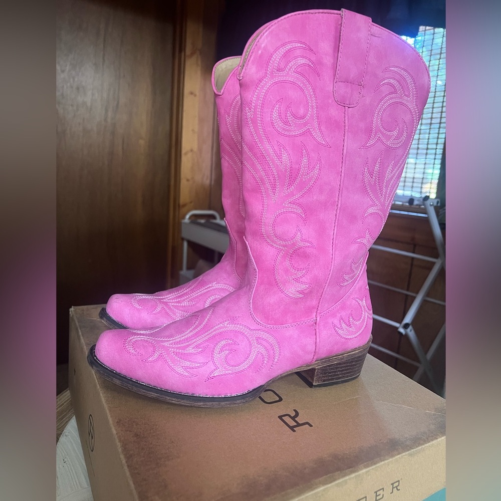 Roper Women’s Bubblegum Pink Boots!